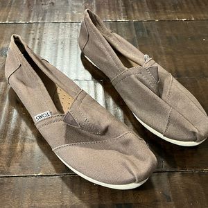Toms